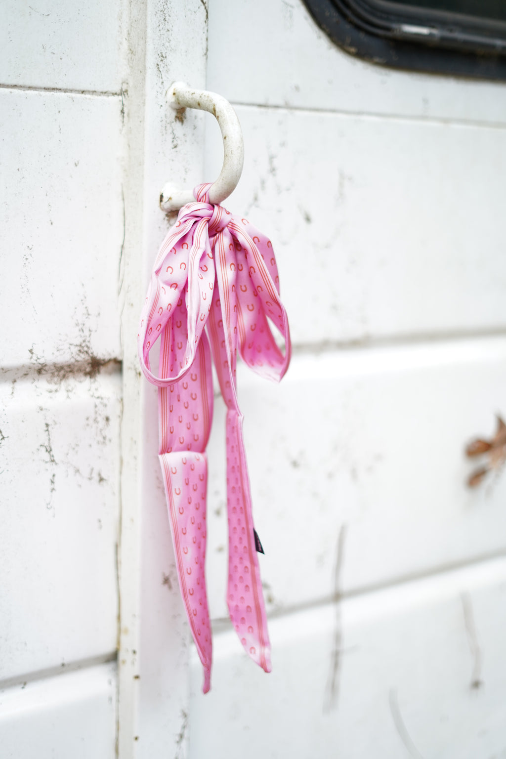 Pink Horse Shoe Twilly