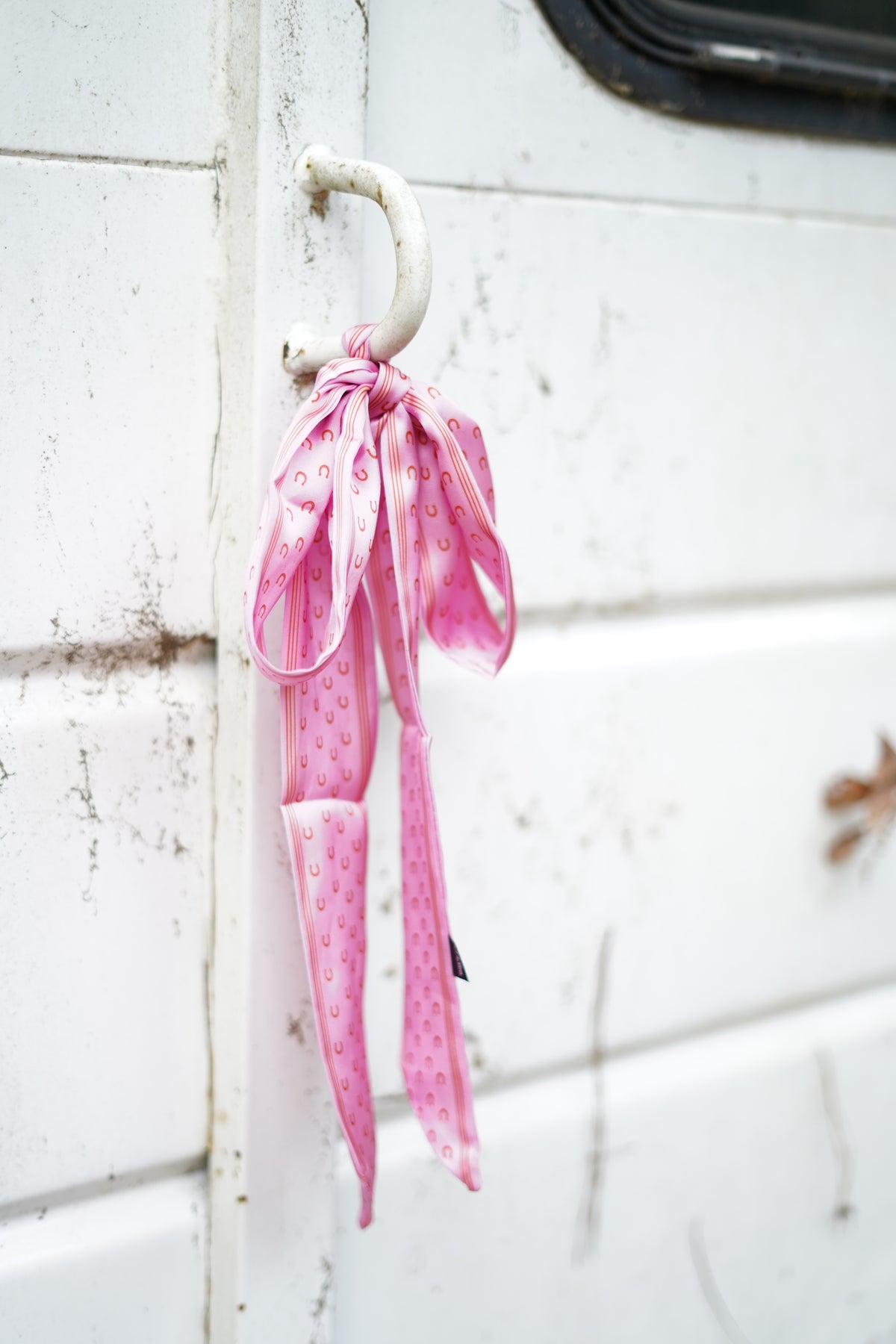 Pink Horse Shoe Twilly